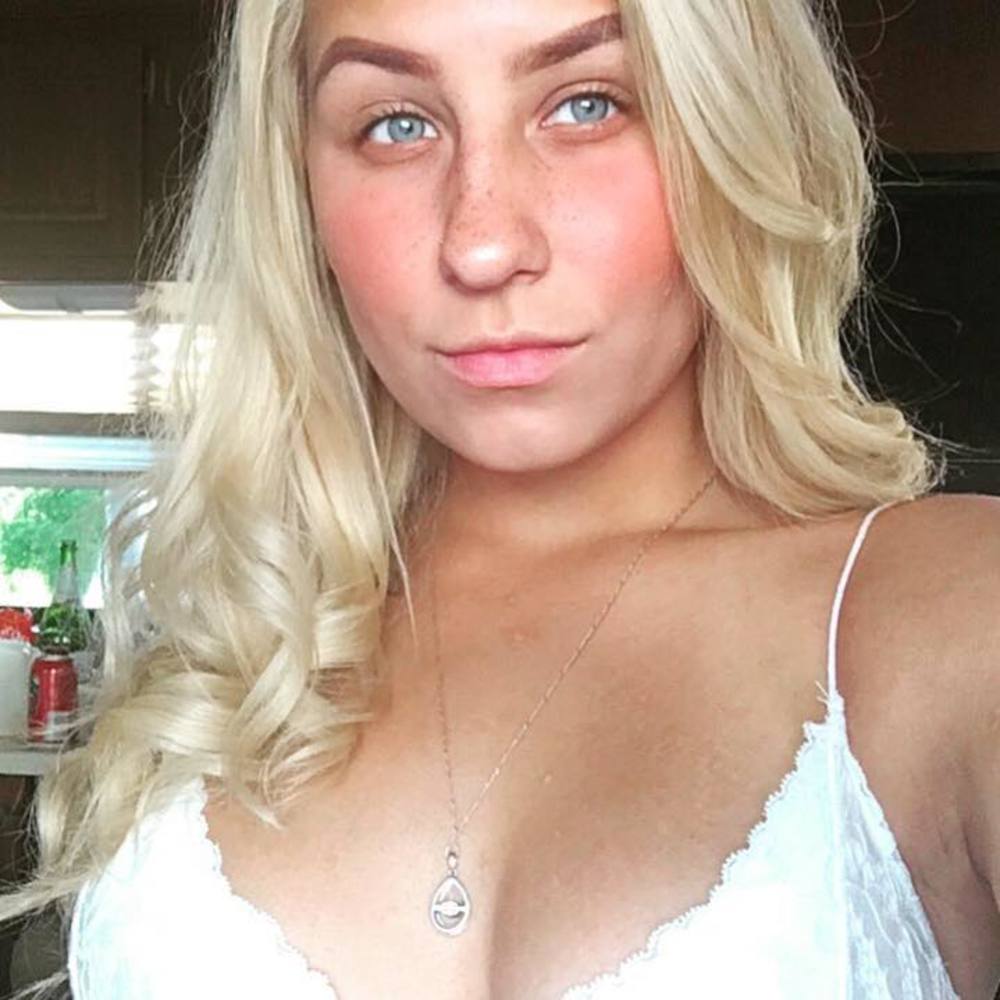 Meet your Posher, Issabella